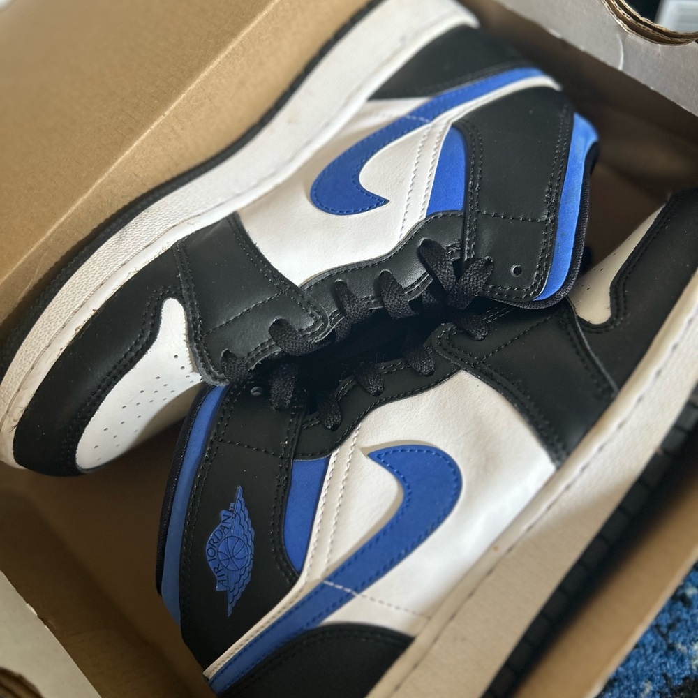 Jordan 1 mid size 6y